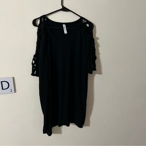 Zenana Premium women’s black long short sleeve Criss cross sleeves  size 2x